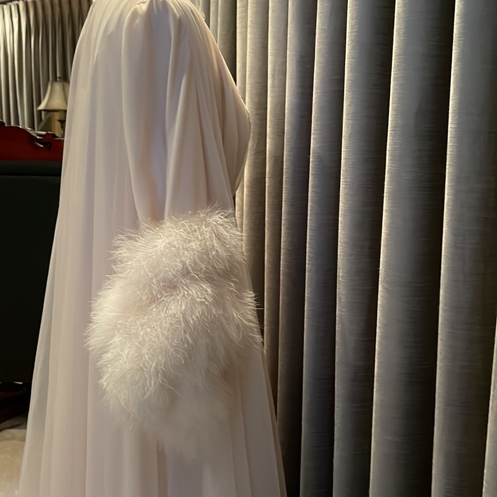 Beyond Fabulous Lucie Ann of Beverly Hills feather Peignoirs Set - Picture 11 of 17